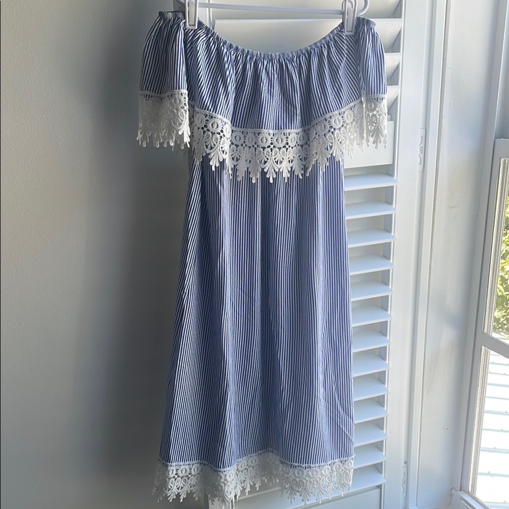 Elegant Blue and White Strapless Dress